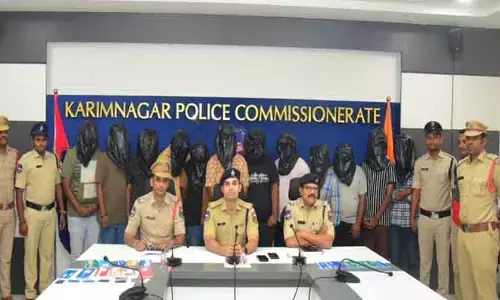 కరీంనగర్‌లో భారీ సైబర్ క్రైమ్ ముఠా గుట్టురట్టు