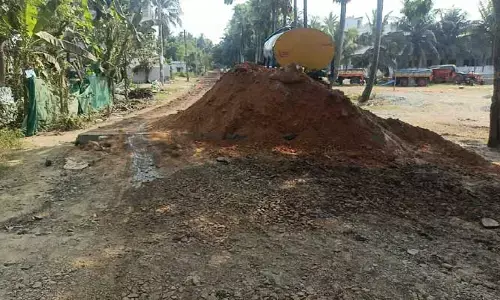 ఎన్నాళ్ళీ ఖర్మ.. విసుగెత్తుపోతున్న ప్రయాణికులు