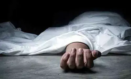 రోడ్డు ప్రమాదంలో వ్య‌క్తి దుర్మ‌ర‌ణం.. ఇద్ద‌రికీ తీవ్ర గాయాలు