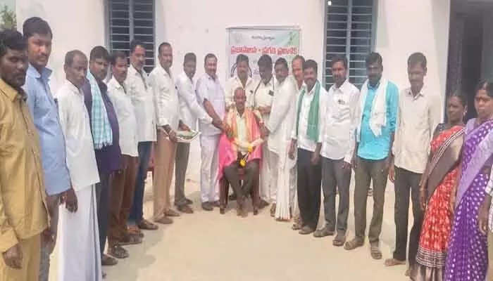 గ్రామాభివృద్ధిలో కార్మికుల సేవలు అమూల్యమైనవి : కాంగ్రెస్ మండల అధ్యక్షుడు రవీందర్ రెడ్డి గ్రామాభివృద్ధిలో కార్మికుల సేవలు అమూల్యమైనవి : కాంగ్రెస్ మండల అధ్యక్షుడు రవీందర్ రెడ్డి
