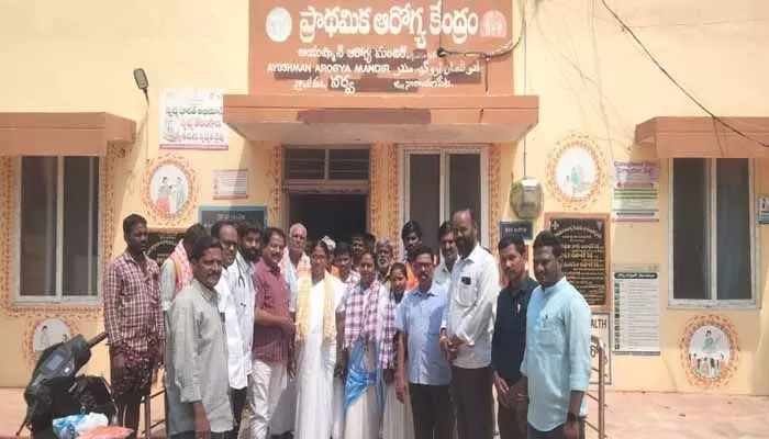 పారిశుద్ధ్య కార్మికులకు పీపీఈ కిట్లు అందజేత పారిశుద్ధ్య కార్మికులకు పీపీఈ కిట్లు అందజేత