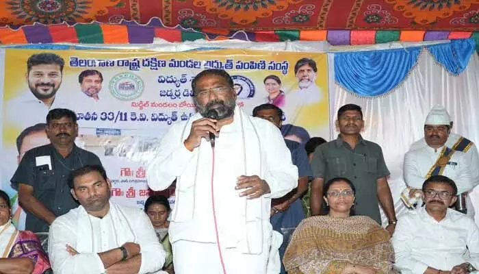 నాడు వరి వేస్తే ఉరి అన్నారు.. నేడు వరి వేయండి.. బోనస్ ఇస్తాం : మంత్రి వాకిటి శ్రీహరి నాడు వరి వేస్తే ఉరి అన్నారు.. నేడు వరి వేయండి.. బోనస్ ఇస్తాం : మంత్రి వాకిటి శ్రీహరి