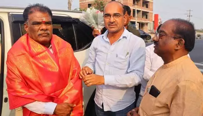 ఎస్సీ, ఎస్టీల సంక్షేమానికి ప్రత్యేక దృష్టి సారించాలి : ఎస్సీ, ఎస్టీ కమిషన్ చైర్మన్ బక్కి వెంకటయ్య ఎస్సీ, ఎస్టీల సంక్షేమానికి ప్రత్యేక దృష్టి సారించాలి : ఎస్సీ, ఎస్టీ కమిషన్ చైర్మన్ బక్కి వెంకటయ్య