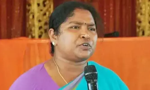 రాహుల్ గాంధీని తిడితే కేటీఆర్ పెద్ద లీడరైతడా.. మంత్రి సీతక్క హాట్ కామెంట్స్