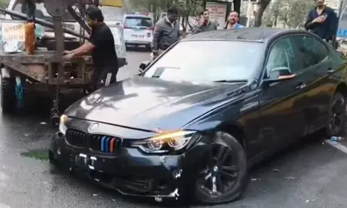 ఫిలింనగర్‌లో బీఎండబ్ల్యూ (BMW) కారు బీభత్సం
