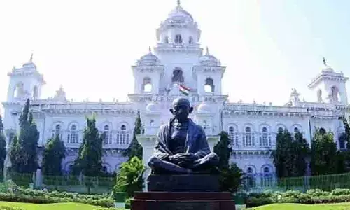 అసెంబ్లీలో వందేమాతరం గీతాలాపన.. ఎంఐఎం ఎమ్మెల్యేల వాకౌట్!