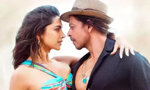 షారుక్ ఆఫర్ వద్దనలేక ఆ పాత్రను ఓకే చేసిన దీపిక