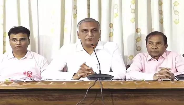 ఏపీ జల దోపిడీకి రేవంత్ రెడ్డి సహకారం: హరీశ్ రావు ఏపీ జల దోపిడీకి రేవంత్ రెడ్డి సహకారం: హరీశ్ రావు