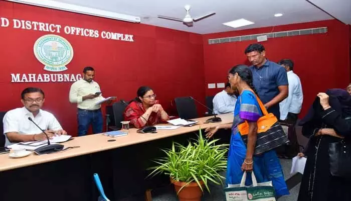 ప్రజావాణి ఫిర్యాదులు సత్వరం పరిష్కరించాలి : కలెక్టర్ ఖుష్బూ గుప్తా ప్రజావాణి ఫిర్యాదులు సత్వరం పరిష్కరించాలి : కలెక్టర్ ఖుష్బూ గుప్తా