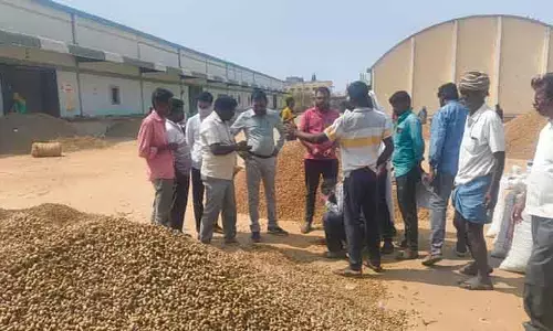 వ్యవసాయ మార్కెట్‌లో ఆకస్మిక తనిఖీలు