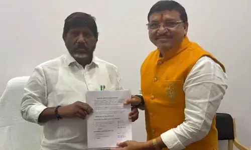 పెండింగ్ ప‌నుల‌కు నిధులు మంజూరు చేయించండి
