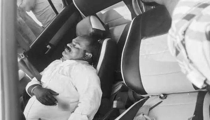 బొలెరో-కారు ఢీ.. ఒక‌రు మృతి