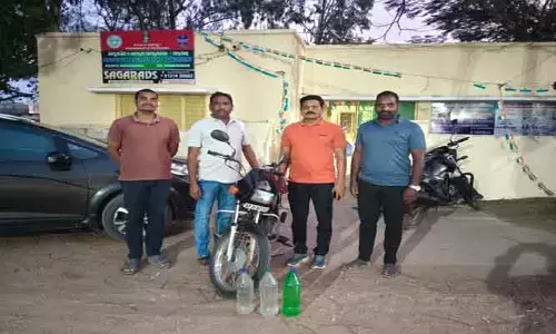 నాటు సారా తయారీ స్థావరాలపై ఎక్సైజ్ అధికారులు దాడులు