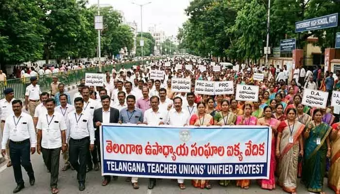 ఉపాధ్యాయ సంఘాల పాత్ర హక్కులకేనా.. బాధ్యతలకు లేదా? ఉపాధ్యాయ సంఘాల పాత్ర హక్కులకేనా.. బాధ్యతలకు లేదా?