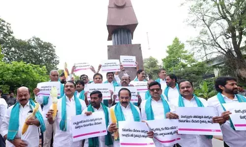 అసెంబ్లీ వద్ద ఉద్రిక్తత: గేటు ఎదుట బీఆర్ఎస్ ఎమ్మెల్యేలను అడ్డుకున్న మార్షల్స్