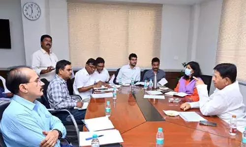 ఇందిరమ్మ ఇళ్ల నిర్మాణాలను వేగవంతం చేయండి : ప్రభుత్వ సలహాదారు పి.సుదర్శన్ రెడ్డి