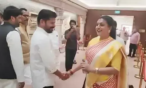 VIRAL: ఢిల్లీలో ఆసక్తికర దృశ్యం.. సీఎం రేవంత్‌, రోజా షేక్‌హ్యాండ్