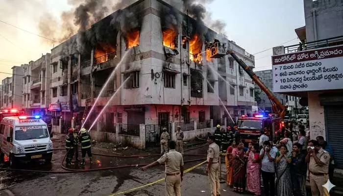 ఈవీ వాహనానికి ఛార్జింగ్ పెట్టి పడుకున్న కుటుంబం.. తెల్లారేసరికి ఏడుగురు సజీవదహనం ఈవీ వాహనానికి ఛార్జింగ్ పెట్టి పడుకున్న కుటుంబం.. తెల్లారేసరికి ఏడుగురు సజీవదహనం