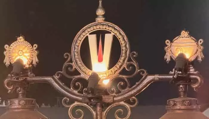 తిరుమలలో కొనసాగుతున్న భక్తుల రద్దీ.. శ్రీవారి దర్శనం కోసం నిరీక్షణ తిరుమలలో కొనసాగుతున్న భక్తుల రద్దీ.. శ్రీవారి దర్శనం కోసం నిరీక్షణ