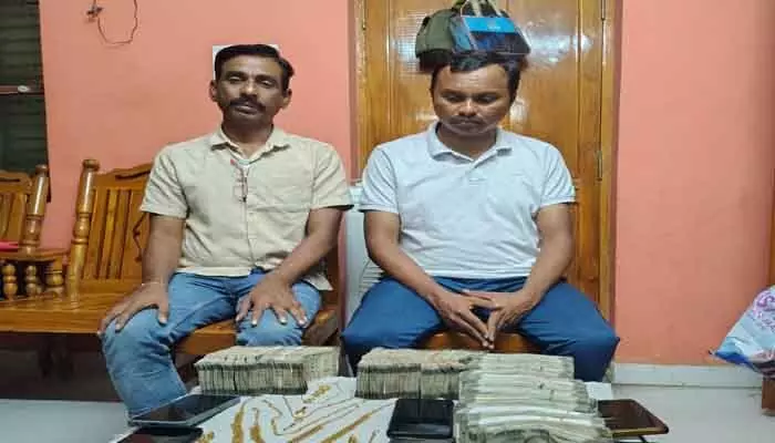 ఏసీబీ దాడిలో కరీంనగర్ అర్బన్ ఎక్సైజ్ సీఐ ఏసీబీ దాడిలో కరీంనగర్ అర్బన్ ఎక్సైజ్ సీఐ