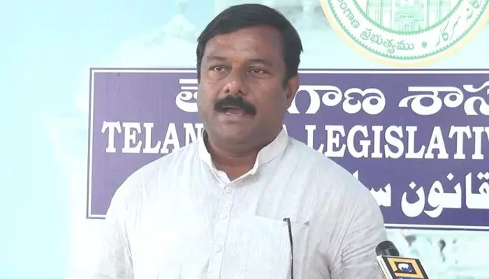 గవర్నర్ప్రసంగంలో పేద, రైతులు, కార్మికుల సమస్యల ప్రస్తావన లేదు: బీజేపీ ఎల్పీ నేత మహేశ్వర్రెడ్డి గవర్నర్ప్రసంగంలో పేద, రైతులు, కార్మికుల సమస్యల ప్రస్తావన లేదు: బీజేపీ ఎల్పీ నేత మహేశ్వర్రెడ్డి