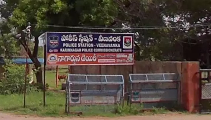 ఖాకీల అత్యుత్సాహం.. అమాయకులపై లాఠీతో ప్రతాపం ఖాకీల అత్యుత్సాహం.. అమాయకులపై లాఠీతో ప్రతాపం