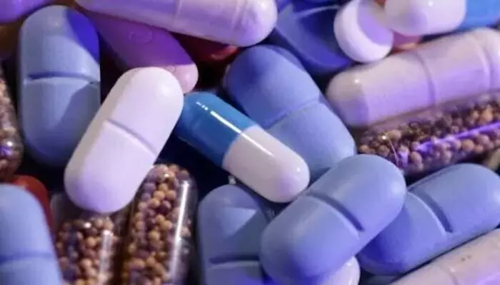 Medicine Supply: పశ్చిమాసియా యుద్ధ ప్రభావంతో దేశంలో మెడిసిన్ ధరలు పెరిగే అవకాశం Medicine Supply: పశ్చిమాసియా యుద్ధ ప్రభావంతో దేశంలో మెడిసిన్ ధరలు పెరిగే అవకాశం