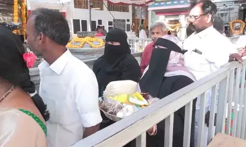 ఉగాది వేళ శ్రీ వెంకటేశ్వర ఆలయంలో ముస్లింల పూజలు..