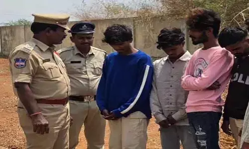 అమ్రాబాద్ లో గంజాయి అమ్ముతున్న ముఠా అరెస్ట్