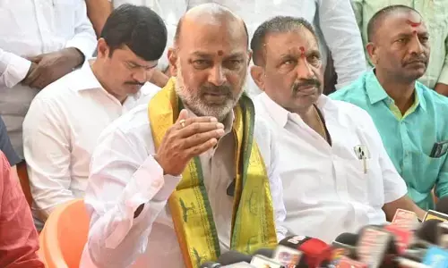 ‘వందేమాతరం’ను బహిష్కరిస్తే చర్యలేవి? బండి సంజయ్ ఫైర్