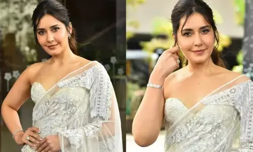 Rashi Khanna: వైట్ సారీలో అందాల మెరుపు