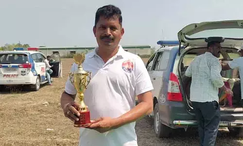 ఉత్సాహంగా పోలీస్ వర్సెస్ జర్నలిస్ట్ క్రికెట్ మ్యాచ్