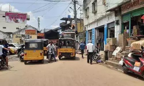 రోడ్డు విస్తరణకు మోక్షం ఎప్పుడు..?