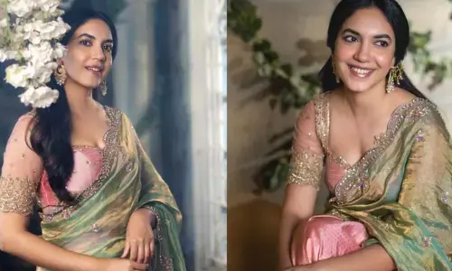 Ritu Verma: పవిటను పక్కకు జరిపి గ్లామర్ లుక్‌తో ఆకట్టుకున్న అందాల తార