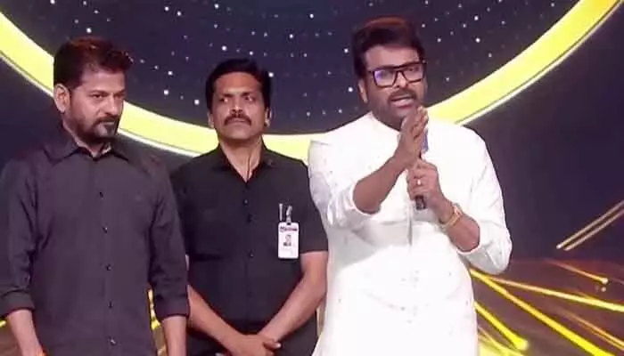 కొన్నాళ్లు సినిమా అవార్డులు నిర్లక్ష్యానికి గురయ్యాయి.. మెగాస్టార్ సంచలన వ్యాఖ్యలు కొన్నాళ్లు సినిమా అవార్డులు నిర్లక్ష్యానికి గురయ్యాయి.. మెగాస్టార్ సంచలన వ్యాఖ్యలు