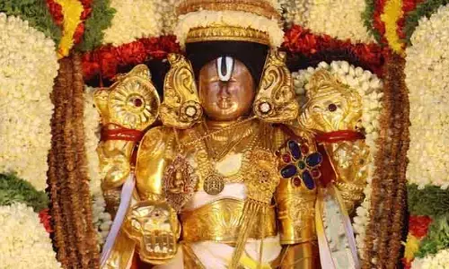 Tirumala Update: తిరుమలకు పోటెత్తిన భక్తులు.. శిలాతోరణం వరకు క్యూ లైన్లు