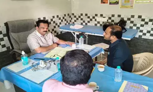 విధుల్లో నిర్ల‌క్ష్యం వ‌హిస్తే చ‌ర్య‌లు త‌ప్ప‌వు : జిల్లా వైద్యాధికారి రవీందర్ గౌడ్