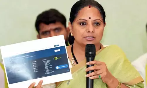 ఇది ఫేక్, రివిజన్, ప్యాబ్రికేటెడ్ బడ్జెట్.. బీసీలు, మహిళలను మోసం చేశారు : కవిత