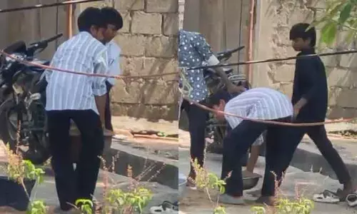 విద్యార్థులతో వెట్టి చాకిరీ పనులు