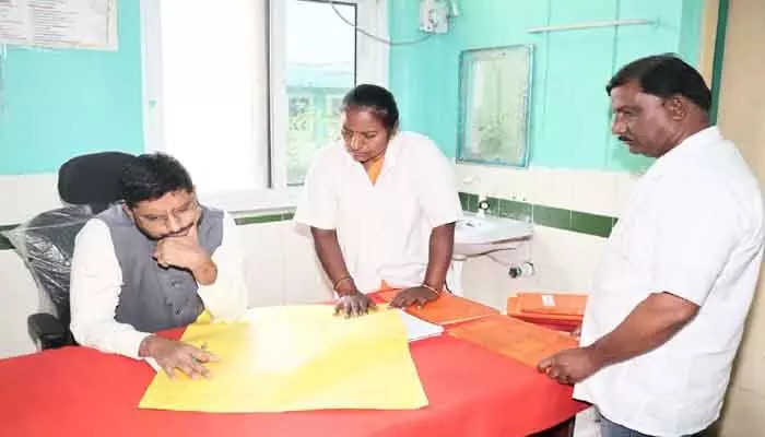 విధుల్లో నిర్లక్ష్యం వహిస్తే అధికారులపై వేటు తప్పదు : కలెక్టర్ రిజ్వాన్ బాషా షేక్ విధుల్లో నిర్లక్ష్యం వహిస్తే అధికారులపై వేటు తప్పదు : కలెక్టర్ రిజ్వాన్ బాషా షేక్