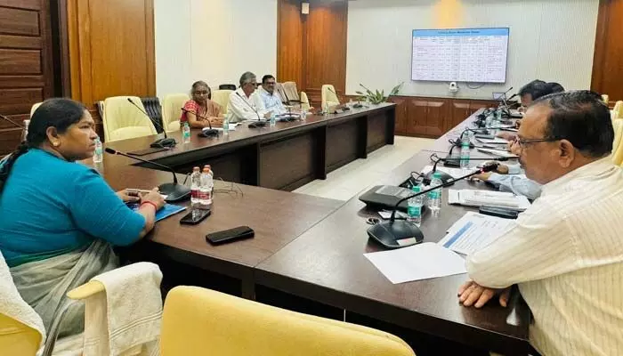 వేసవికి ముందే అలర్ట్.. తాగునీటి సమస్యలు లేకుండా మిషన్ భగీరథపై సీతక్క ఫోకస్ వేసవికి ముందే అలర్ట్.. తాగునీటి సమస్యలు లేకుండా మిషన్ భగీరథపై సీతక్క ఫోకస్