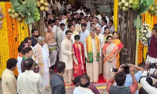 తిరుమలలో కమాండ్‌ కంట్రోల్‌ సెంటర్‌ను సందర్శించిన సీఎం చంద్రబాబు