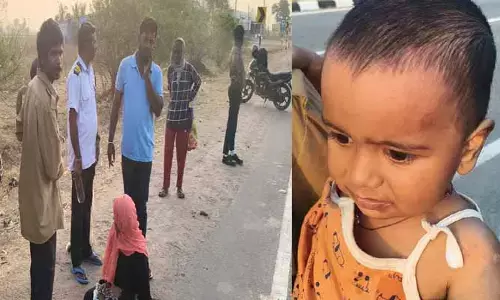 ఆటో బోల్తా.. ఇద్ద‌రు చిన్నారుల‌కు గాయాలు