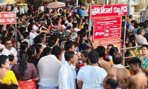 భక్తులతో కిటకిటలాడిన భద్రాద్రి