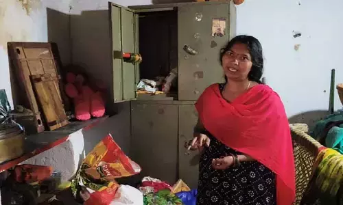 రేకుల‌ప‌ల్లిలో భారీ చోరీ