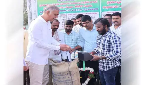 బీఆర్ఎస్ పోరాటం ఫలితంగానే  కొనుగోలు కేంద్రాలు ప్రారంభం : హరీశ్ రావు