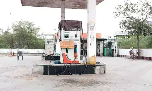 Petrol-Diesel:‘బంకుల్లో నిల్’.. బ్లాక్‌లో ‘ఫుల్’!
