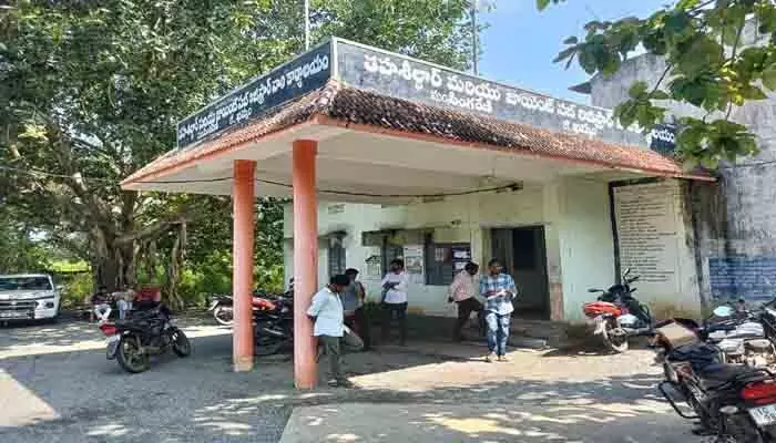 రెవెన్యూ కార్యాలయంలో అటకెక్కిన వాల్టా చట్టం రెవెన్యూ కార్యాలయంలో అటకెక్కిన వాల్టా చట్టం