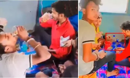 Viral video: రెచ్చిపోయిన మందుబాబులు.. ట్రైన్‌లో మద్యం సేవిస్తూ హల్చల్