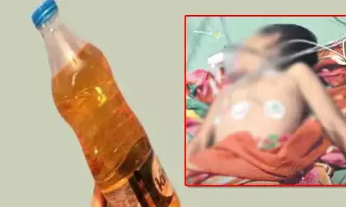 పెట్రోలు పోస్తుండగా చెలరేగిన మంటలు.. చిన్నారి పరిస్థితి విషమం